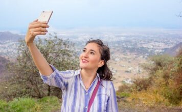 Perfekcyjne selfie – jak je wykonać? jak zrobić selfie?