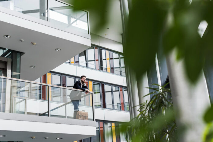 Jak wykorzystać przestrzeń balkonu w Warszawie